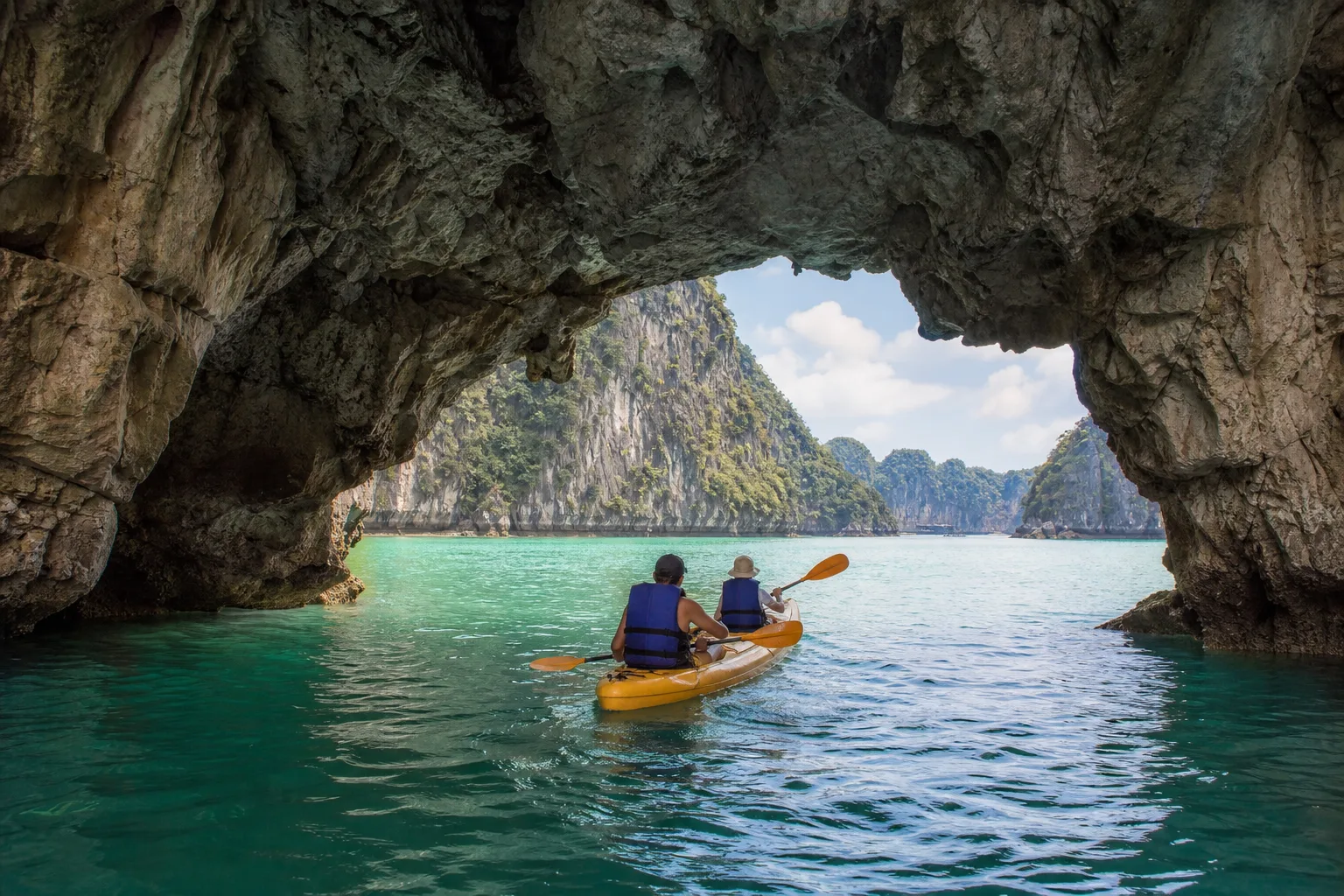 CB1LH — Lan Hạ Full Day Tour — ảnh minh hoạ AI